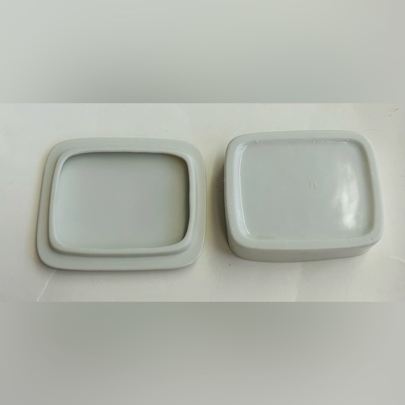 New Constitution Box White with Blue Constitution Ship Piccadilly West London - Picture 9 of 16